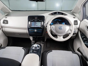 Хетчбэк Nissan Leaf 2011 года, 599000 рублей, Тюмень