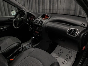 Хетчбэк Peugeot 206 2004 года, 270000 рублей, Красноярск