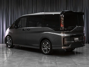 Минивэн Honda Stepwgn Spada 2016 года, 2355000 рублей, Тюмень