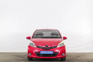 Хетчбэк Toyota Vitz 2012 года, 1069000 рублей, Тюмень