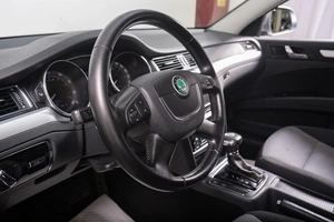 Лифтбек Skoda Superb 2012 года, 1049000 рублей, Томск