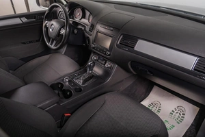 Внедорожник Volkswagen Touareg 2012 года, 2459000 рублей, Томск