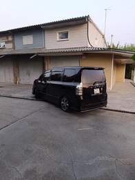 Минивэн Toyota Voxy 2010 года, 1500000 рублей, Железногорск