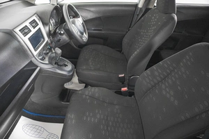 Хетчбэк Toyota Ractis 2012 года, 949000 рублей, Кемерово