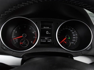 Хетчбэк Volkswagen Golf 2011 года, 864000 рублей, Воронеж