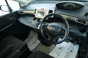 Минивэн Honda Freed 2013 года, 1189000 рублей, Омск