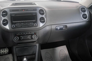 Внедорожник Volkswagen Tiguan 2011 года, 1339000 рублей, Кемерово