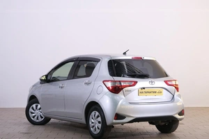 Хетчбэк Toyota Vitz 2019 года, 1249000 рублей, Омск