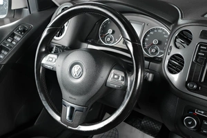 Внедорожник Volkswagen Tiguan 2012 года, 1459000 рублей, Тюмень