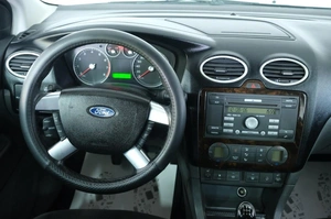 Хетчбэк Ford Focus 2006 года, 549000 рублей, Омск