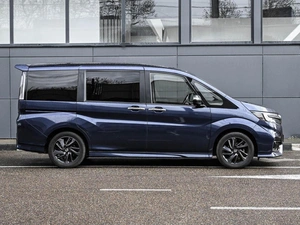 Минивэн Honda Stepwgn Spada 2021 года, 2949000 рублей, Кирилловка