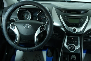 Седан Hyundai Elantra 2011 года, 1029000 рублей, Омск