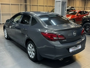 Седан Opel Astra 2013 года, 647000 рублей, Красноярск