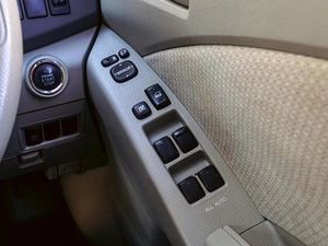 Минивэн Toyota Isis 2015 года, 1190000 рублей, Краснодар