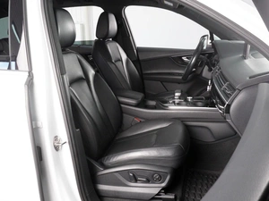 Внедорожник Audi Q7 2019 года, 5337000 рублей, Красный Пахарь