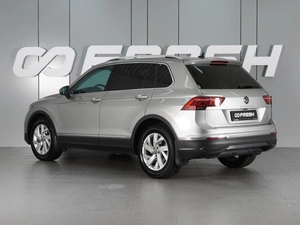 Внедорожник Volkswagen Tiguan 2021 года, 2920000 рублей, Красный Пахарь