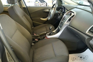 Хетчбэк Opel Astra 2012 года, 919000 рублей, Омск