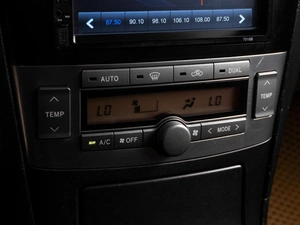 Седан Toyota Avensis 2004 года, 699000 рублей, Тюмень