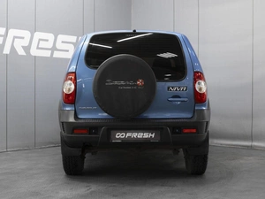 Внедорожник Chevrolet Niva 2017 года, 720000 рублей, Омск