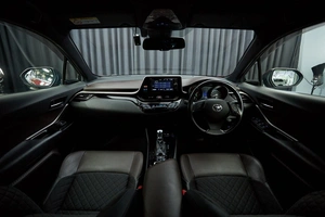 Внедорожник Toyota C-HR 2018 года, 2047000 рублей, Красноярск