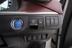 Внедорожник Toyota Harrier 2018 года, 3899000 рублей, Красноярск