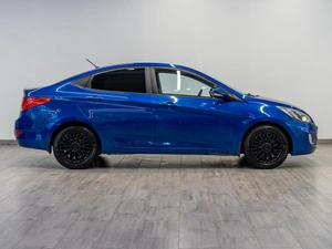 Седан Hyundai Solaris 2011 года, 859000 рублей, Саратов