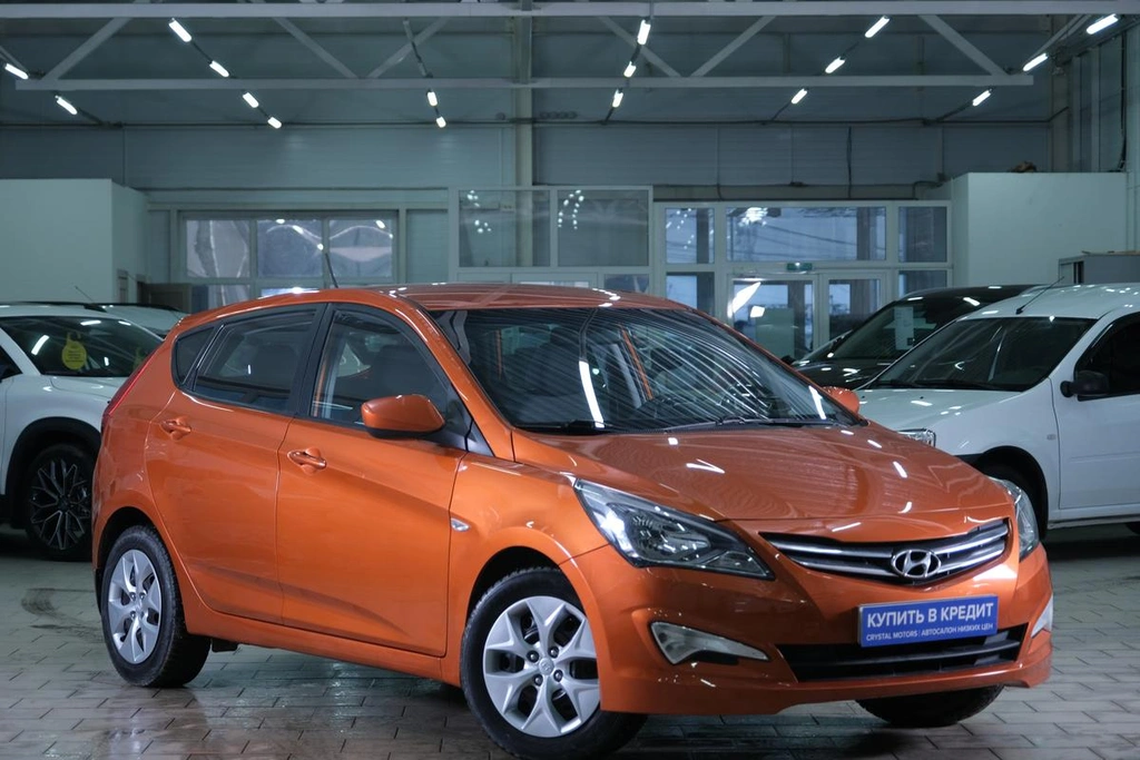 Хетчбэк Hyundai Solaris 2015 года, 949000 рублей, Омск