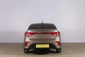 Седан Kia Rio 2018 года, 1589000 рублей, Новосибирск
