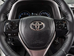 Внедорожник Toyota RAV4 2016 года, 2279000 рублей, Тюмень