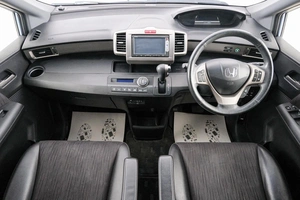 Минивэн Honda Freed 2014 года, 1049000 рублей, Красноярск