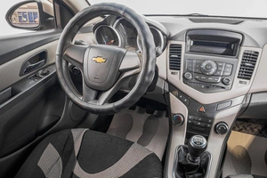 Седан Chevrolet Cruze 2010 года, 649000 рублей, Барнаул