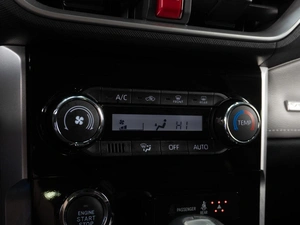 Минивэн Toyota Veloz 2023 года, 4249000 рублей, Тюмень