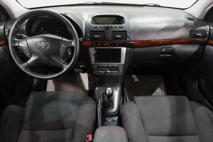 Седан Toyota Avensis 2005 года, 729000 рублей, Новокузнецк