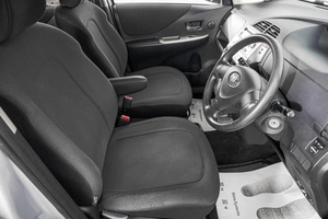 Хетчбэк Toyota Ractis 2009 года, 599000 рублей, Барнаул