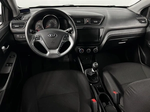 Седан Kia Rio 2017 года, 820500 рублей, Казань