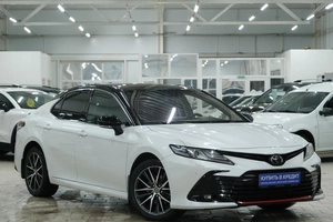 Седан Toyota Camry 2021 года, 3599000 рублей, Омск