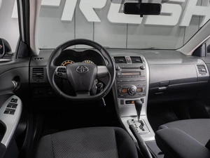 Седан Toyota Corolla 2011 года, 1250000 рублей, Тюмень