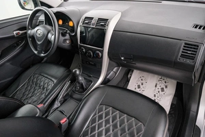 Седан Toyota Corolla 2007 года, 739000 рублей, Красноярск