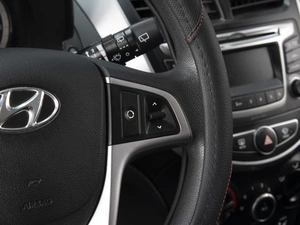 Хетчбэк Hyundai Solaris 2015 года, 990099 рублей, Омск