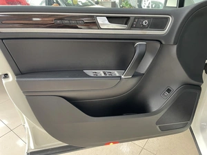 Внедорожник Volkswagen Touareg 2011 года, 1997000 рублей, Солонцы