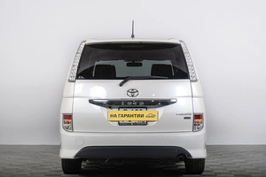 Минивэн Toyota Isis 2012 года, 1399000 рублей, Томск