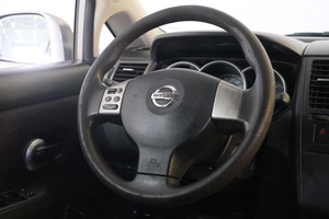 Седан Nissan Tiida 2011 года, 699000 рублей, Омск