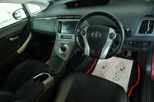 Лифтбек Toyota Prius 2013 года, 1239000 рублей, Омск