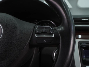 Седан Volkswagen Passat 2012 года, 1272000 рублей, Воронеж