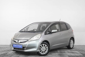 Хетчбэк Honda Fit 2012 года, 1039000 рублей, Кемерово