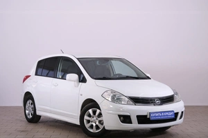 Хетчбэк Nissan Tiida 2013 года, 969000 рублей, Омск