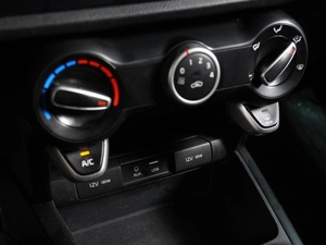 Хетчбэк Kia Rio X-Line 2018 года, 1359000 рублей, Воронеж