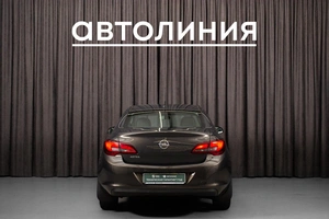 Седан Opel Astra 2013 года, 820000 рублей, Красноярск