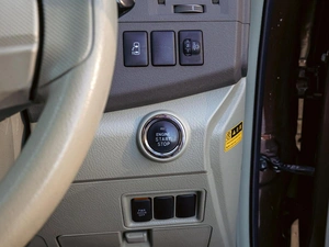 Минивэн Toyota Isis 2015 года, 1190000 рублей, Краснодар