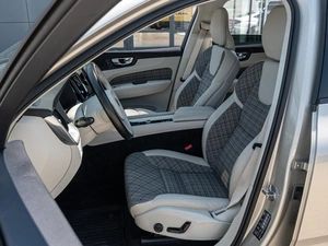 Внедорожник Volvo XC60 2021 года, 4050000 рублей, Краснодар